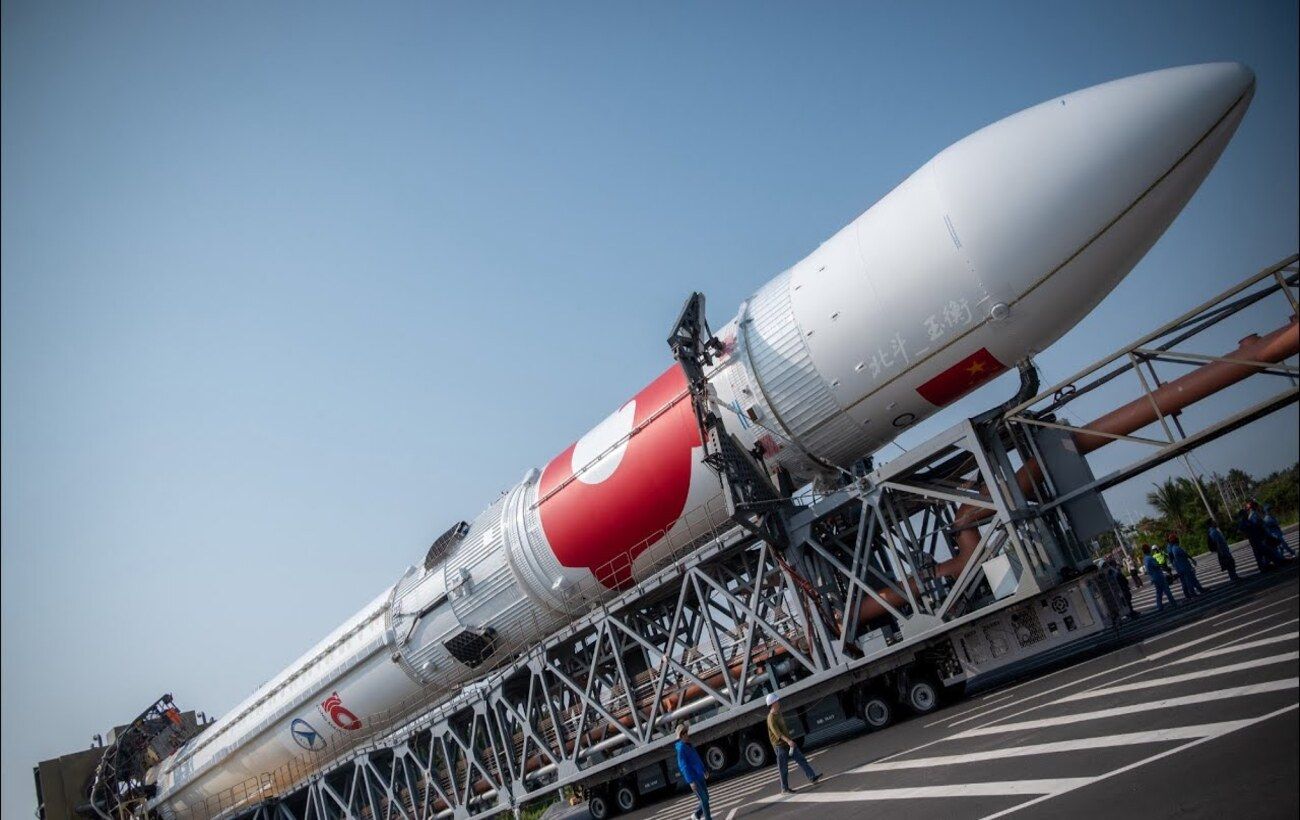 Китай против SpaceX: первая многоразовая ракета Поднебесной покоряет космос.