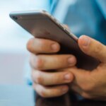 SIM-карты под ударом: новая уязвимость угрожает смартфонам и зарядкам электромобилей.