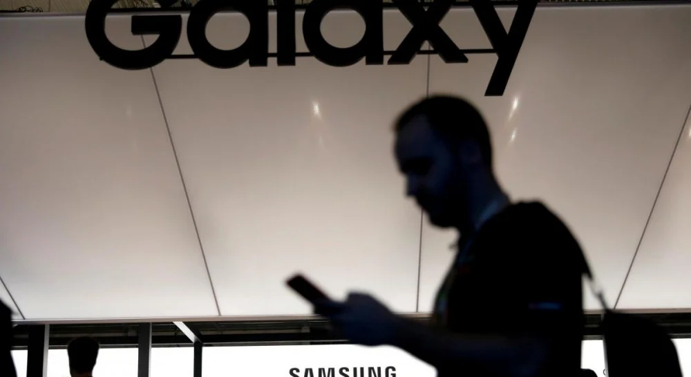 Samsung шокирует: новые смартфоны без зарядки и кабеля — что в коробке?